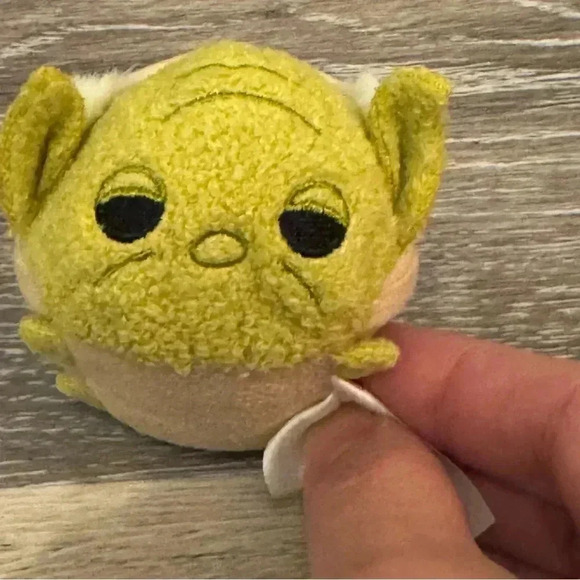 Disney Store Tsum Tsum Yoda Jedi Master Star Wars 3.5" Stackable Mini Plush - Picture 3 of 11